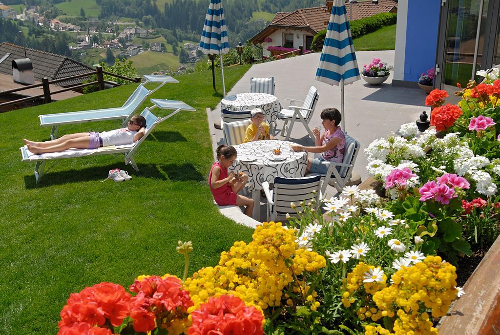Hotel Talblick Ortisei Exteriör bild