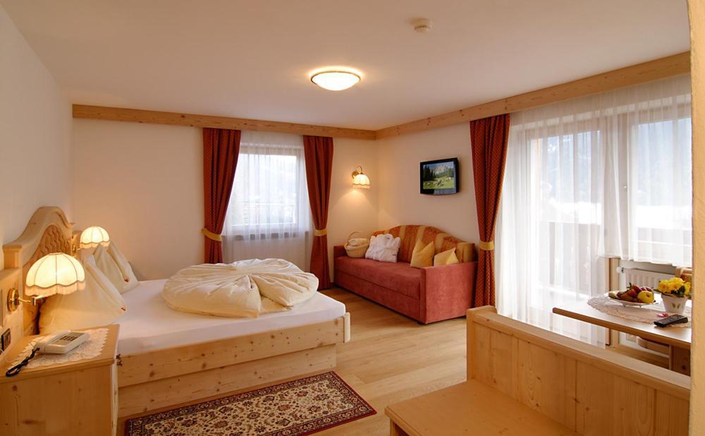 Hotel Talblick Ortisei Rum bild