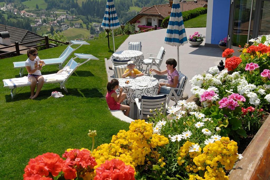 Hotel Talblick Ortisei Exteriör bild