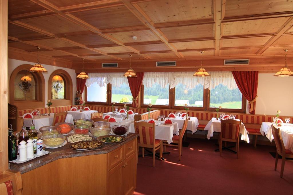 Hotel Talblick Ortisei Exteriör bild